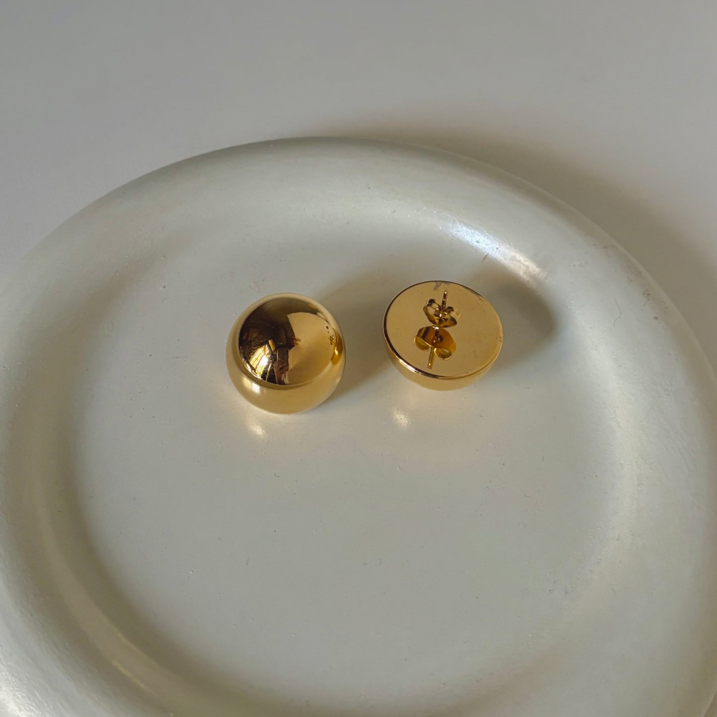 Nuvi Studs