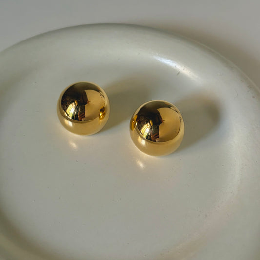 Nuvi Studs